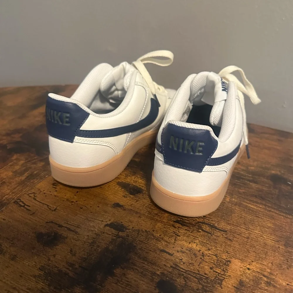 Men’s Nike NWOT’s Court Vision Low 'Sail Midnight Navy' Gum Sole (Men’s 9.5) - Picture 4 of 5